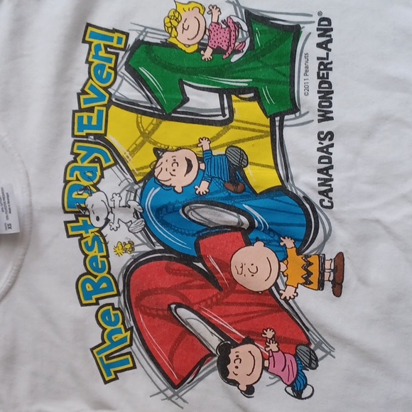 4/$30 White Wonderland Tee - Size XS (Youth) - Picture 2 of 5